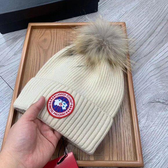 Canada Goose Beanie Hat - Picture 3 of 8